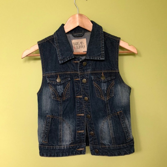 Vest - Picture 1 of 4